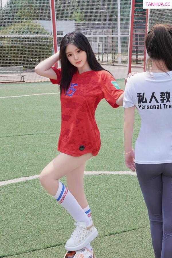   [XiuRen]高清写真图 2024.06.20 No.8733 小薯条nienie 美腿丝袜第33张图片